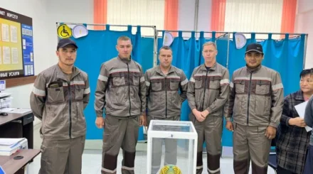  "Егістікте де еңбек етеміз, саяси үдерістен де қалмаймыз": Астраханка комбайншылары сайлауға келді 