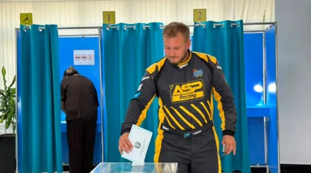 Дрифтеры приехали голосовать на спорткарах в Конаеве