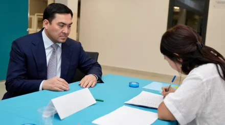   Энергетика министрі Ерлан Ақкенженов Құрылтай сайлауында дауыс берді   
