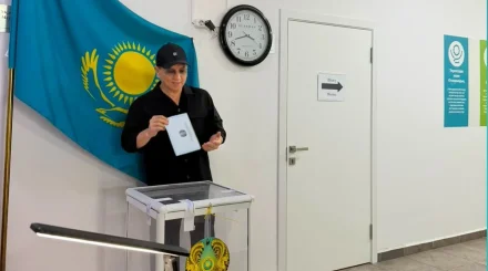 Сакен Майгазиев проголосовал на выборах депутатов Курултая