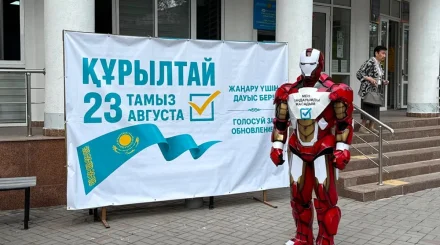 Темірбек те өз таңдауын жасады: робот Алматыдағы сайлау учаскесіне келді