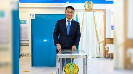 Алматы әкімі Құрылтай сайлауында дауыс берді