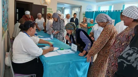 Поток продолжается: за несколько часов до закрытия участков казахстанцы продолжают идти на выборы