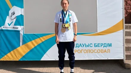 Бокстан әлем және Қазақстан чемпионы Регина Тебенова дауыс берді