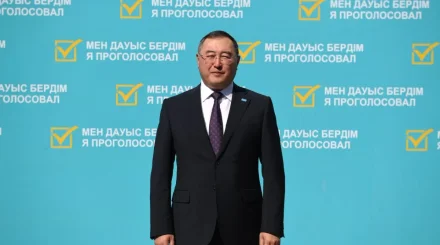 Аким Алматинской области Марат Султангазиев проголосовал на выборах депутатов в Курултай