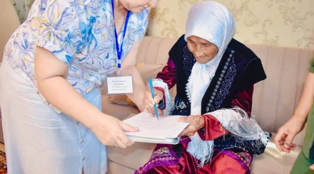 116-летняя жительница области Улытау отдала свой голос на выборах в Курултай