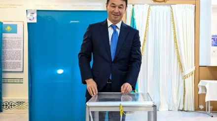 Аким Алматы проголосовал на выборах депутатов Курултая