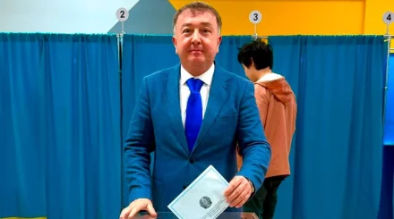 Министр юстиции РК Ерлан Сарсембаев проголосовал на выборах