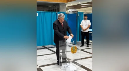 Глава МИД Казахстана проголосовал на выборах депутатов Курултая