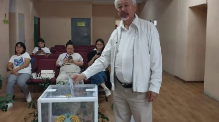 Ақын, ғалым Әділғазы Қайырбеков Құрылтай сайлауында таңдау жасады