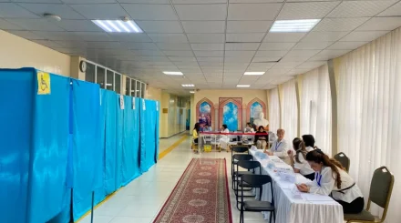 Почти 14 тысяч впервые голосующих: как начался избирательный день в Алматы