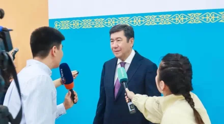 «Меня задержали?» Кошанов неожиданно ответил на слухи прямо на избирательном участке