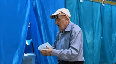  Алматыда 100 жастағы Ұлы Отан соғысының ардагері дауыс берді 