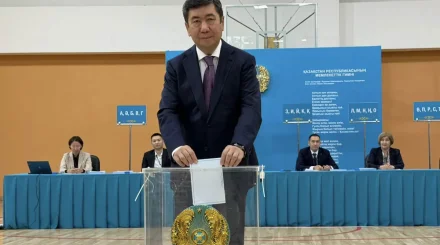 Ерлан Кошанов проголосовал на выборах в Курултай