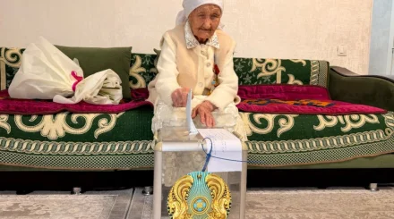 104-летняя ветеран тыла пришла на выборы вместе с четырьмя поколениями семьи