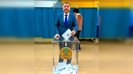 Министр юстиции высказался о значении выборов в Курултай и отдал свой голос в Астане