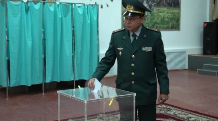 Оралда әскери бөлімнің 400-дей сарбазы дауыс берді