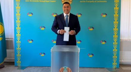 Алмаз Альсенов проголосовал на выборах в Курултай