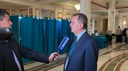 Өзбекстан ОСК төрағасы Астанадағы сайлау учаскесінде дауыс беру барысын бақылады