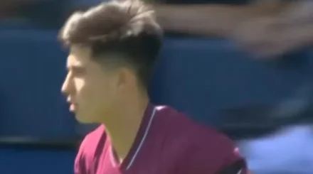 Дастан Сатпаев дебютировал за «Бернли» в чемпионате Англии