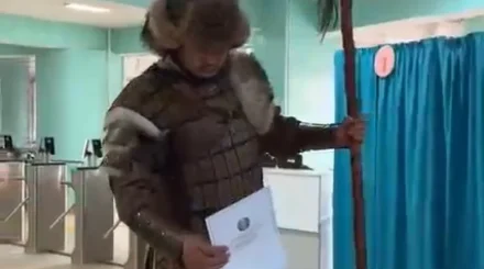 Казахский батыр сделал свой выбор на избирательном участке