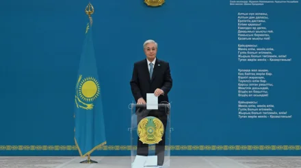  Мемлекет басшысы Құрылтай сайлауында дауыс берді 