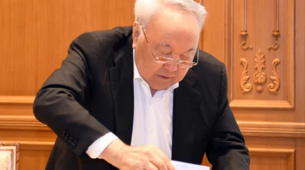 Нурсултан Назарбаев проголосовал на выборах депутатов Курултая