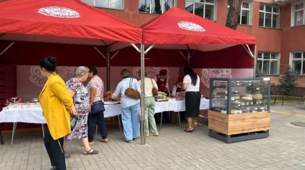 Ярмарки продолжают работу у избирательных участков Алматы