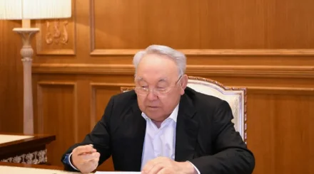 Отадан шыққан Нұрсұлтан Назарбаев өз үйінде дауыс берді