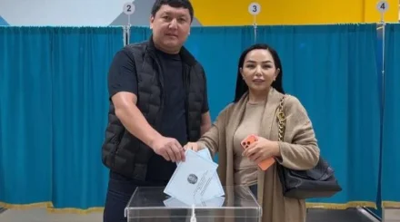 Известные деятели культуры, спорта и представители интеллигенции проголосовали на выборах депутатов Курултая в Астане