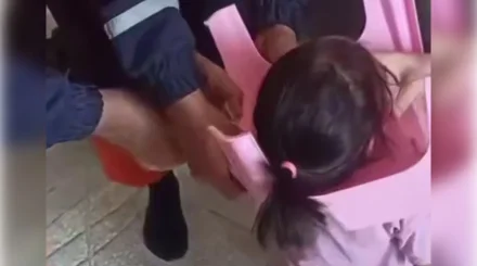 Двухлетний ребенок застрял головой в пластиковом горшке в Таразе (ВИДЕО)
