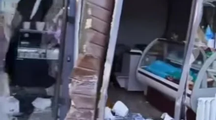 Автомобиль на скорости врезался в социальный павильон в Балхаше (ВИДЕО)