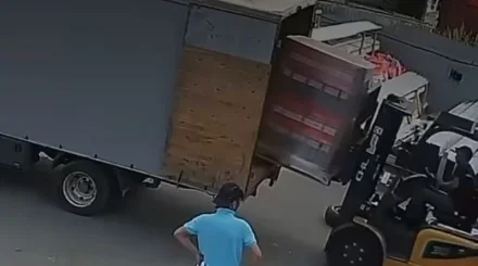 Сами загрузили товар мошенникам: в Уральске едва не украли стройматериалы на 10 млн тенге