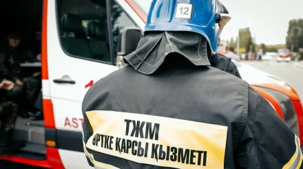 Пожар вспыхнул на четвертом этаже многоэтажки в Шымкенте