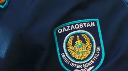 Ескерту жасаған полицейді аяусыз соққыға жыққан: үш қазақстандық 15 жылға дейін сотталуы мүмкін
