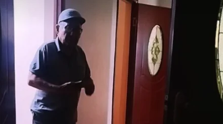 "В 10 часов уже последние приходят": видео с торопившимся на выборы дедушкой умилило Казнет