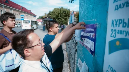 «Әділет» партиясы «Таза Қазақстан» аясында үгіт материалдарын жинады