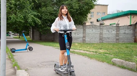 Алматыда 25 тамыздан бастап электросамокаттардың тротуармен жүруіне тыйым салынады
