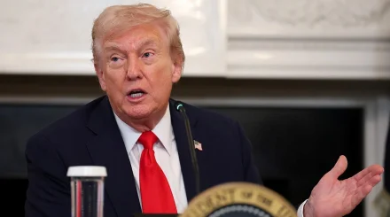 Трамп 2027 жылдан бастап Канада тауарларына тарифтерді 50%-ға дейін көтеретінін мәлімдеді