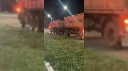 Мотоциклист погиб под колесами большегруза в Костанайской области