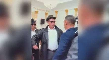 Тісін, қабырғасын сындырған: БҚО-дағы тойда «тентек кәде» дәстүрі төбелеспен аяқталды