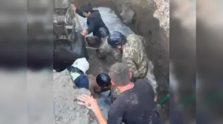 Рабочего засыпало грунтом при прокладке канализации в Караганде (ВИДЕО)
