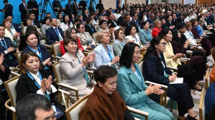   100-ге жуық мұғалімге «Қазақстанның еңбек сіңірген ұстазы» атағы берілді – Қасым-Жомарт Тоқаев   