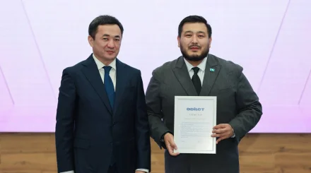 Партия "Әділет" вручила благодарственные письма команде предвыборного штаба в Астане