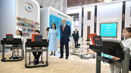 AI-ассистента для учителей представили Токаеву