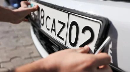 Жетісуда жүргізуші көлігіне өзге нөмірді тіркегені үшін жауапқа тартылды