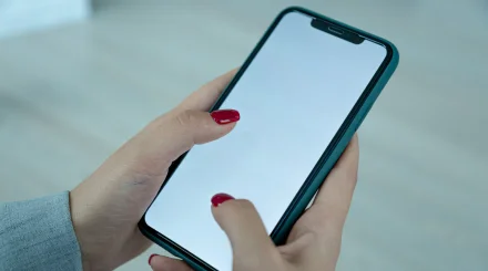 Коллекторы поплатились почти миллионом за переписку в WhatsApp