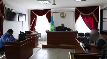 Ақтөбеде анасын пышақтап өлтірді деп айыпталған мектеп оқушысының соты басталды