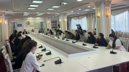 Құрылтай сайлауы: Жастардың саяси белсенділігі сарапшылар талқысына түсті