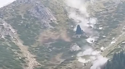 Мощный камнепад произошел в горах Алматы